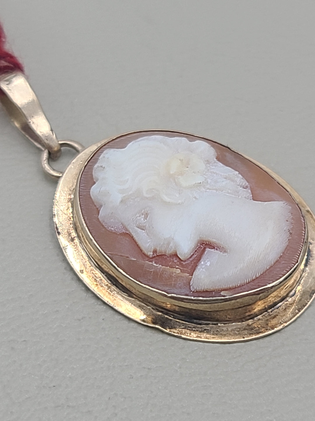 k836 Lovely Ladies Vintage 14kt Yellow Gold Cameo Pendant