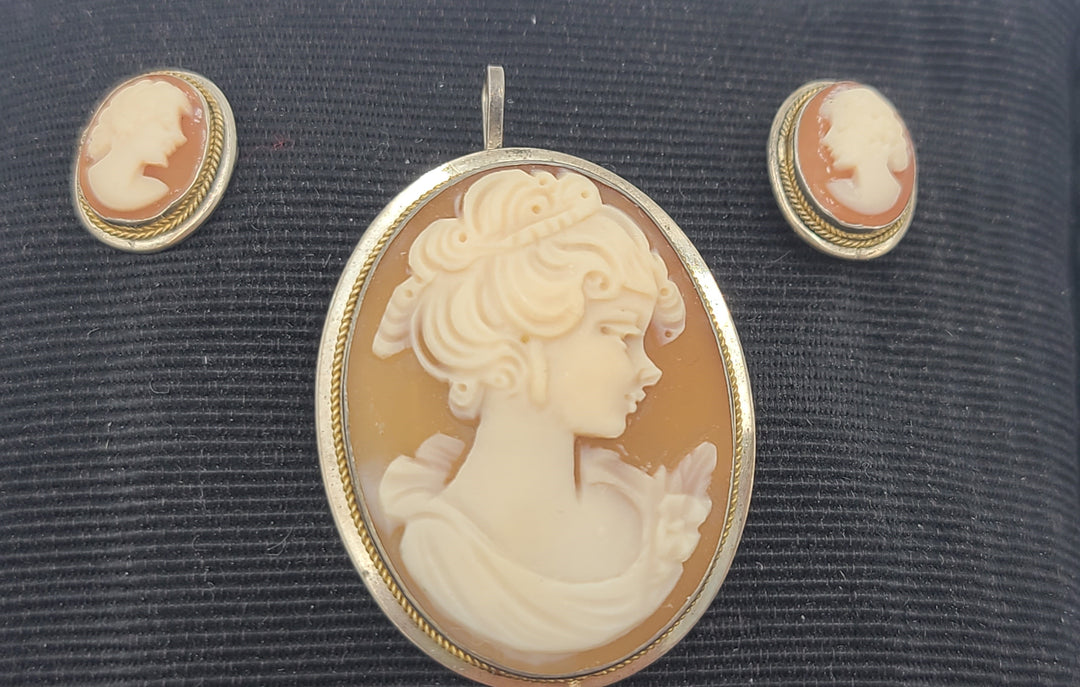 m673 Sterling Silver Cameo Earrings and Pendant Set