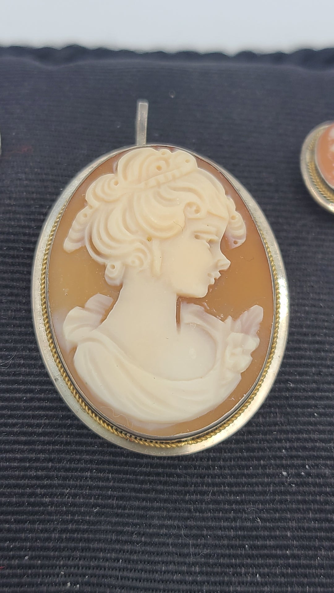 m673 Sterling Silver Cameo Earrings and Pendant Set