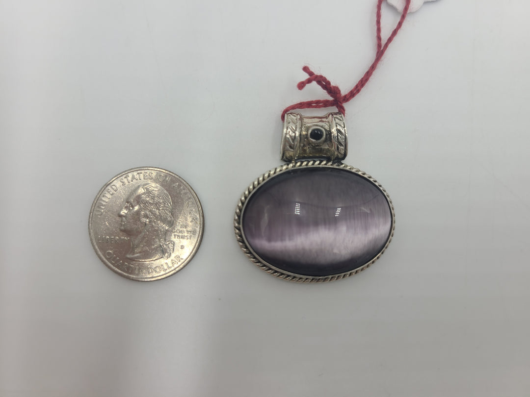 h577 Vintage Sterling Silver Oval Purple Cats Eye Pendant
