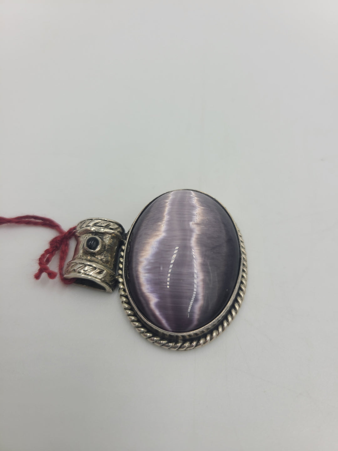 h577 Vintage Sterling Silver Oval Purple Cats Eye Pendant