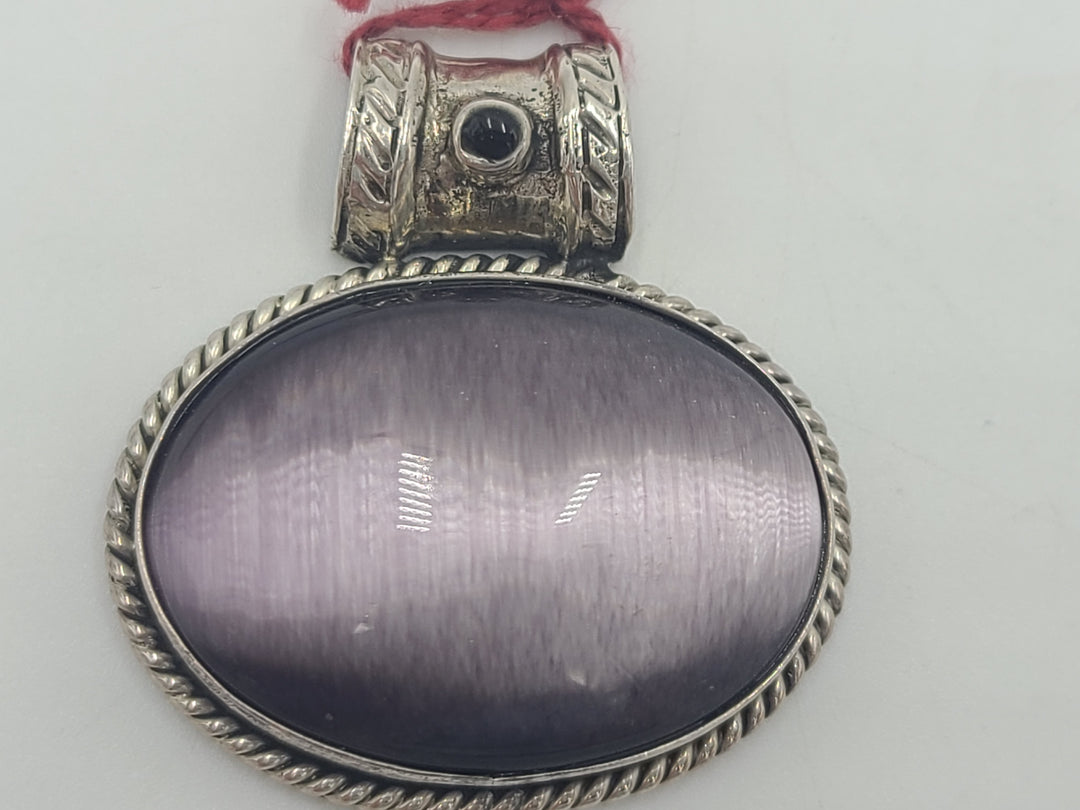 h577 Vintage Sterling Silver Oval Purple Cats Eye Pendant