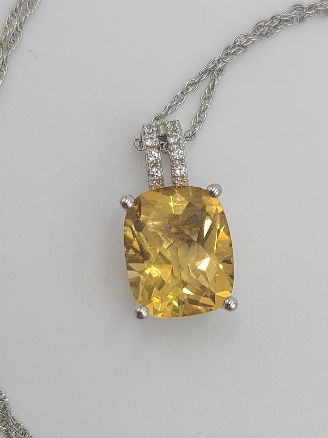 k656 Lovely Ladies Sterling Silver Citrine and Cubic Zirconia Pendant 18" Link Chain