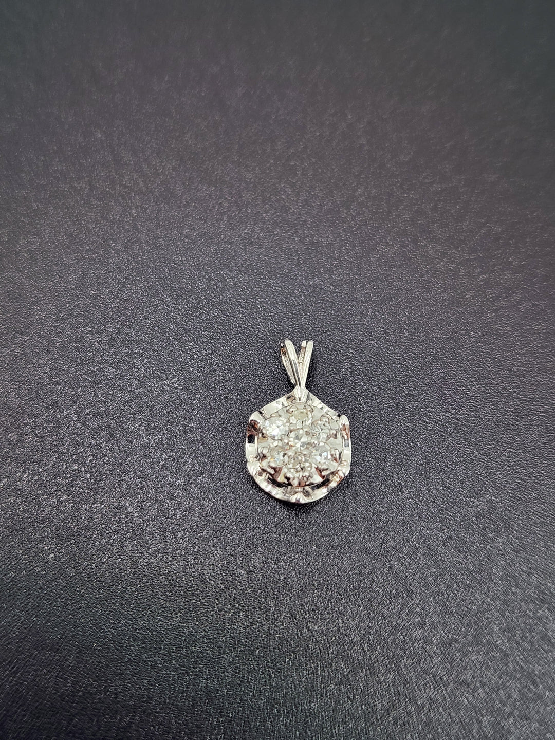 e661 Lovely Vintage 14kt White Gold Diamond Cluster Pendant Charm
