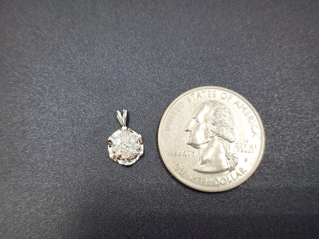 e661 Lovely Vintage 14kt White Gold Diamond Cluster Pendant Charm