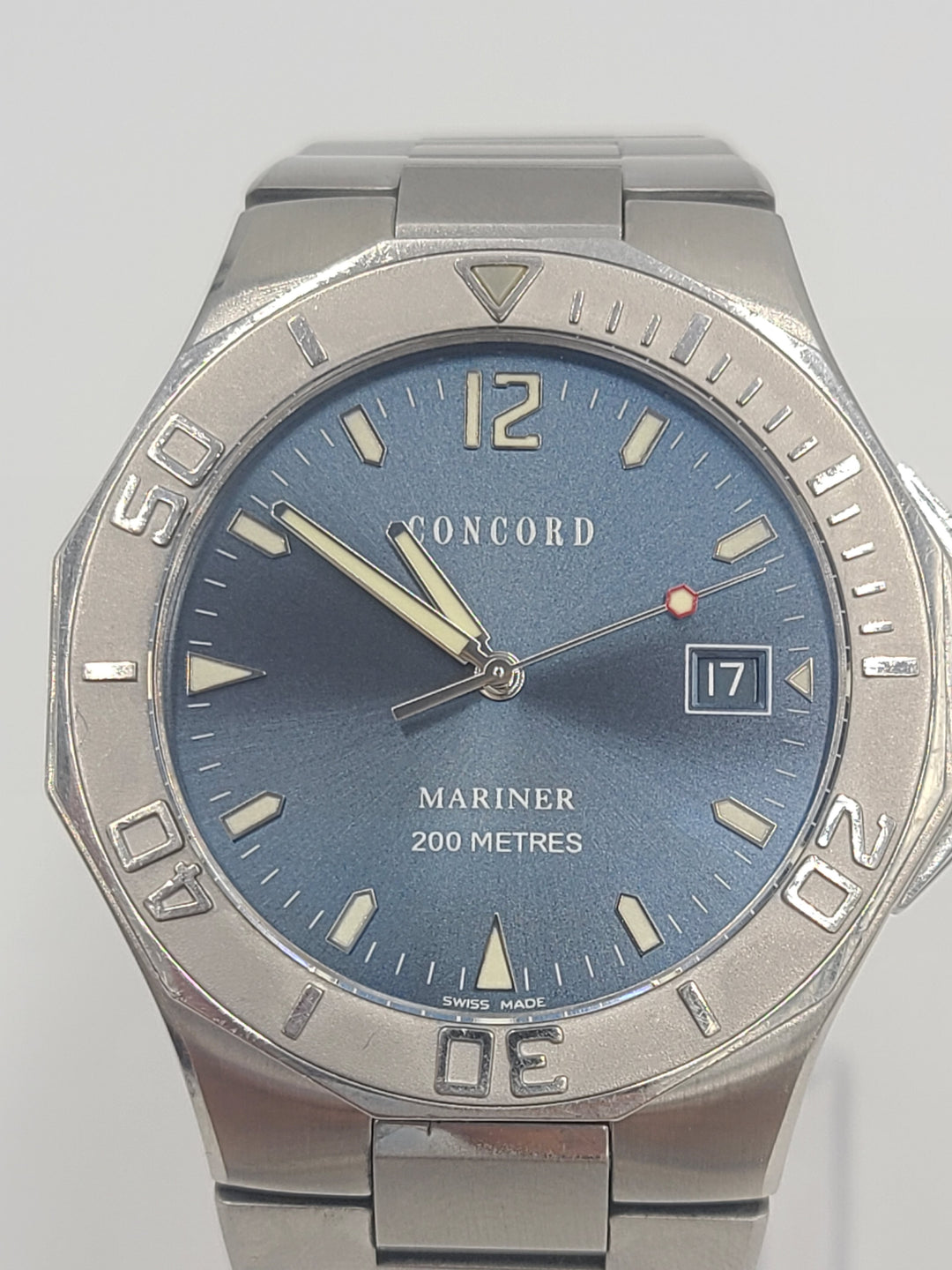 k658 Sleek Stainless Steel Unisex Concord Mariner Automatic Wristwatch
