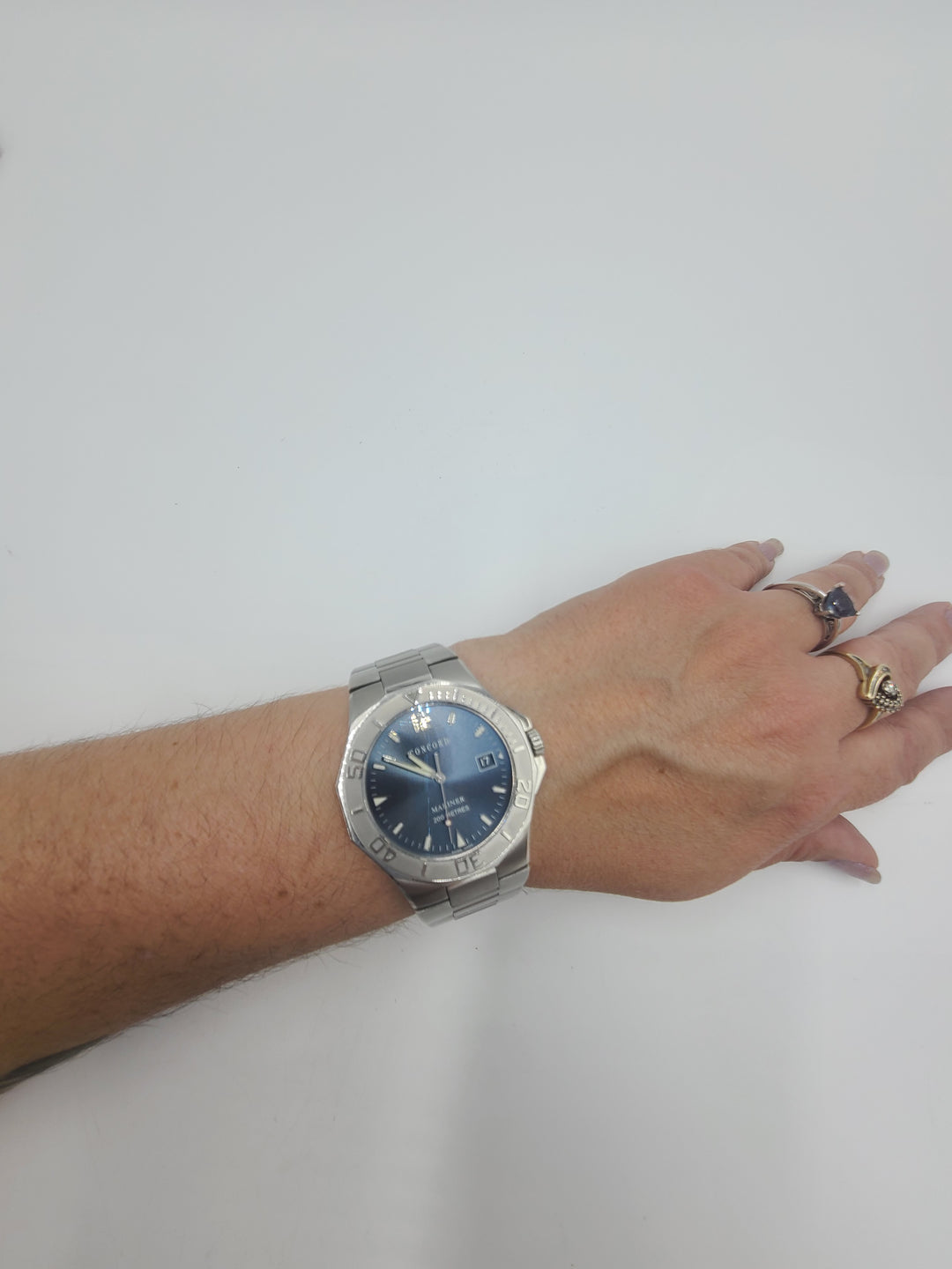 k658 Sleek Stainless Steel Unisex Concord Mariner Automatic Wristwatch