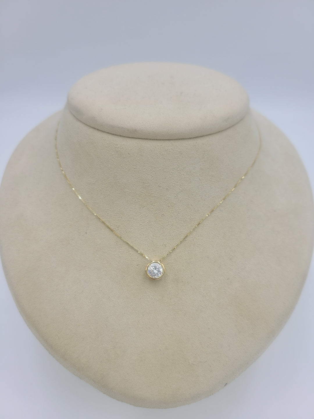 k663 Lovely Ladies 14kt Yellow Gold CZ Pendant on 18" Box Chain