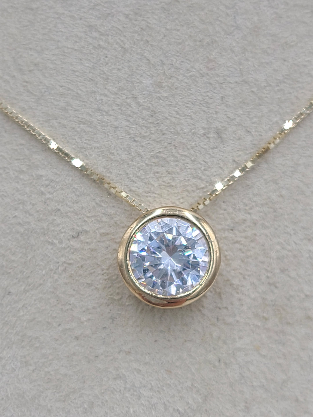k663 Lovely Ladies 14kt Yellow Gold CZ Pendant on 18" Box Chain