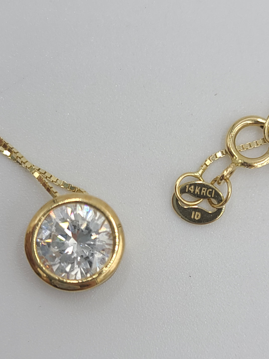 k663 Lovely Ladies 14kt Yellow Gold CZ Pendant on 18" Box Chain