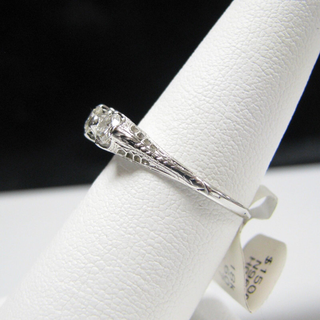 d975 Dazzling 18k White Gold Diamond Engagement Ring