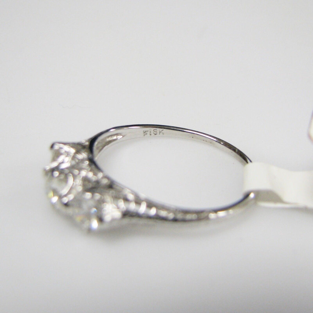 d975 Dazzling 18k White Gold Diamond Engagement Ring