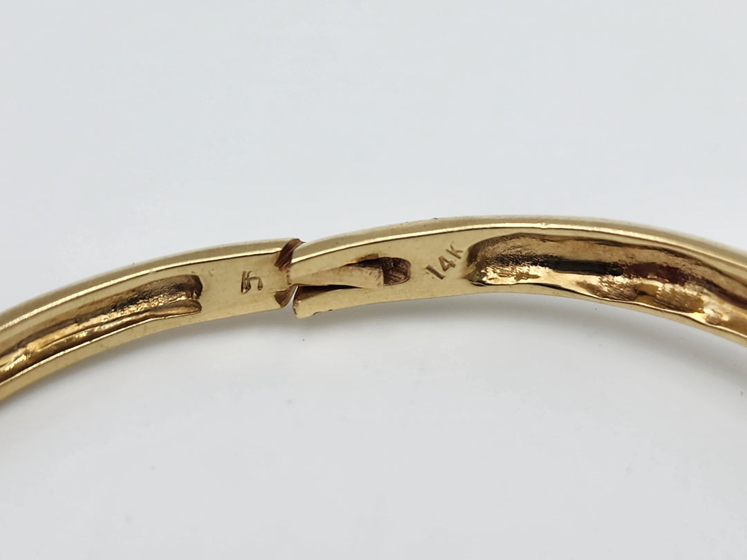 e664 Vintage Ladies 14kt Yellow Gold Diamond Bangle Bracelet