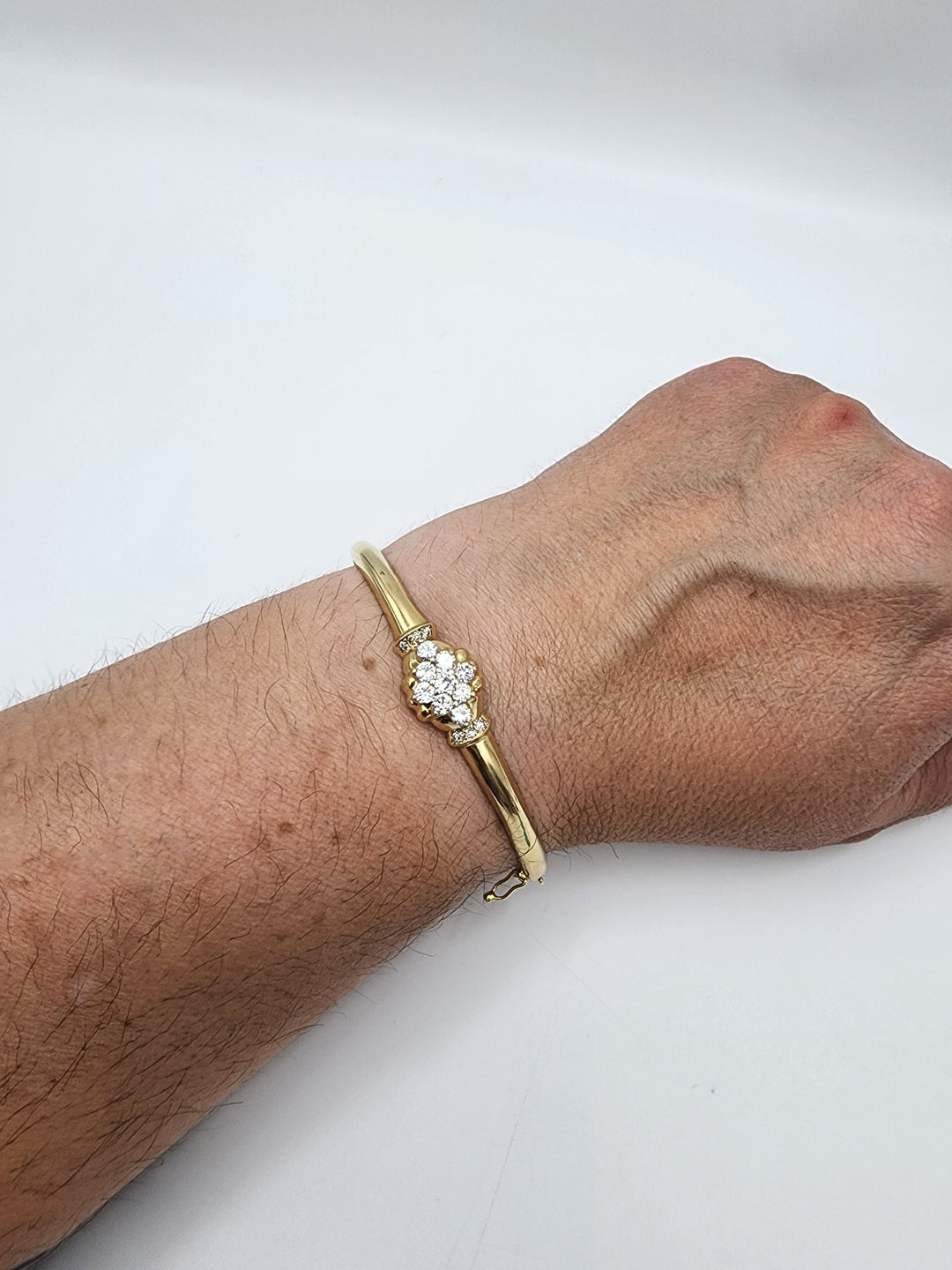 e664 Vintage Ladies 14kt Yellow Gold Diamond Bangle Bracelet