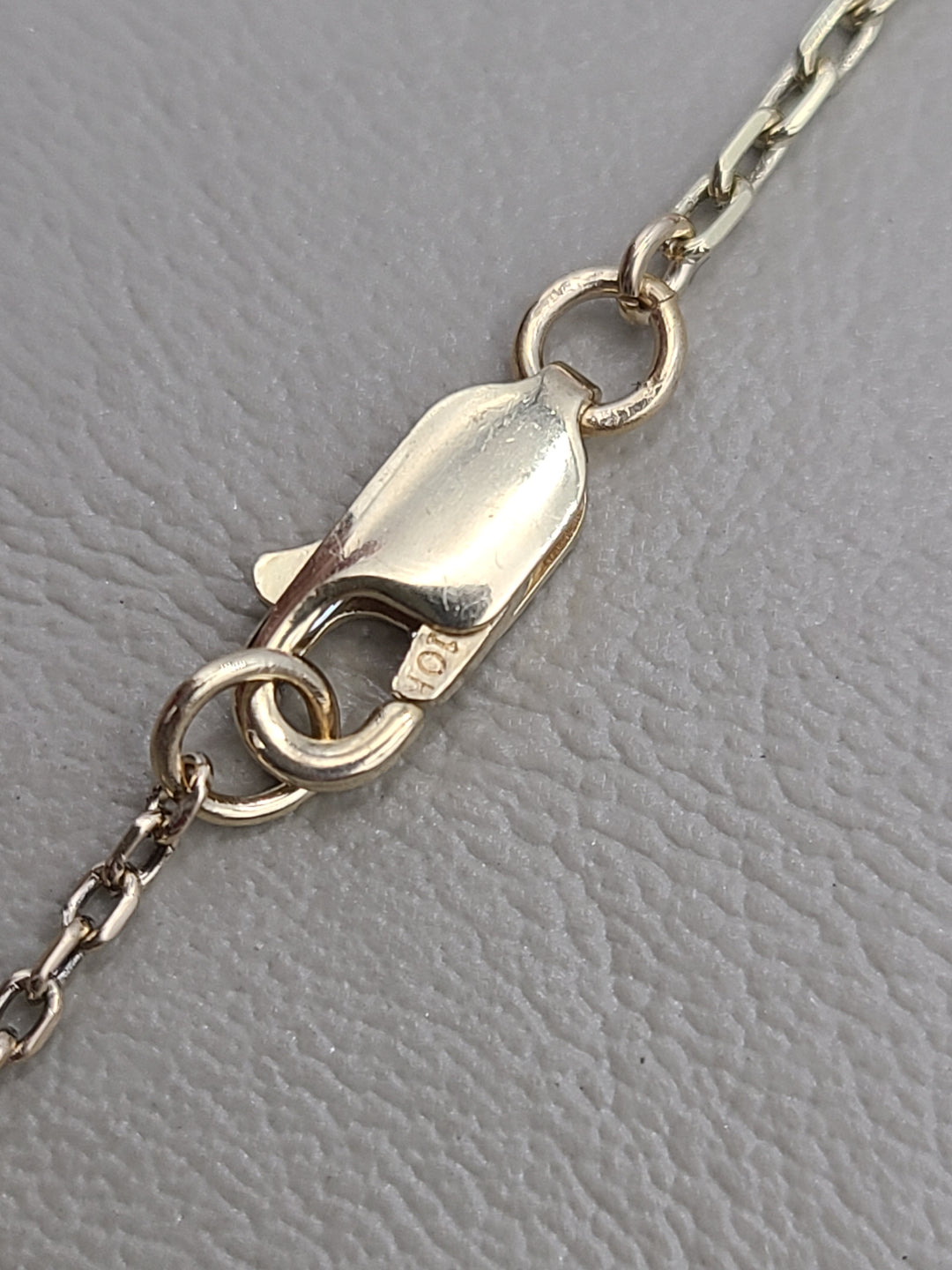 k907 Lovely Ladies 24" 10kt Yellow Gold Diamond Studded Necklace