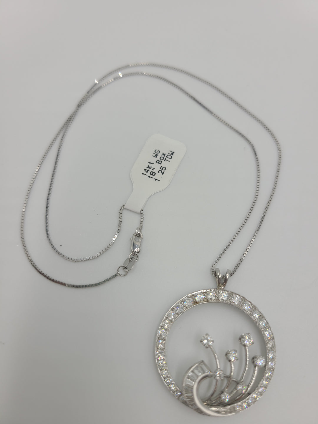 k647 Gorgeous Ladies 14kt White Gold Diamond Pendant and 18" Box Chain