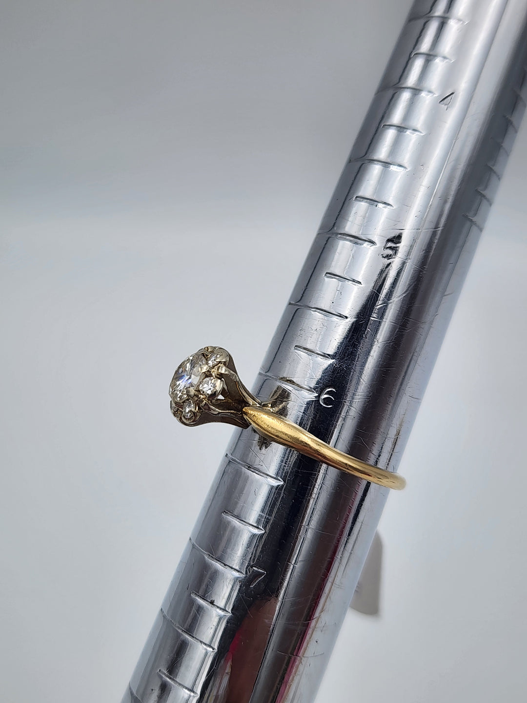 e662 Vintage 14kt Yellow Gold Diamond Cluster Engagement Solitare Ring