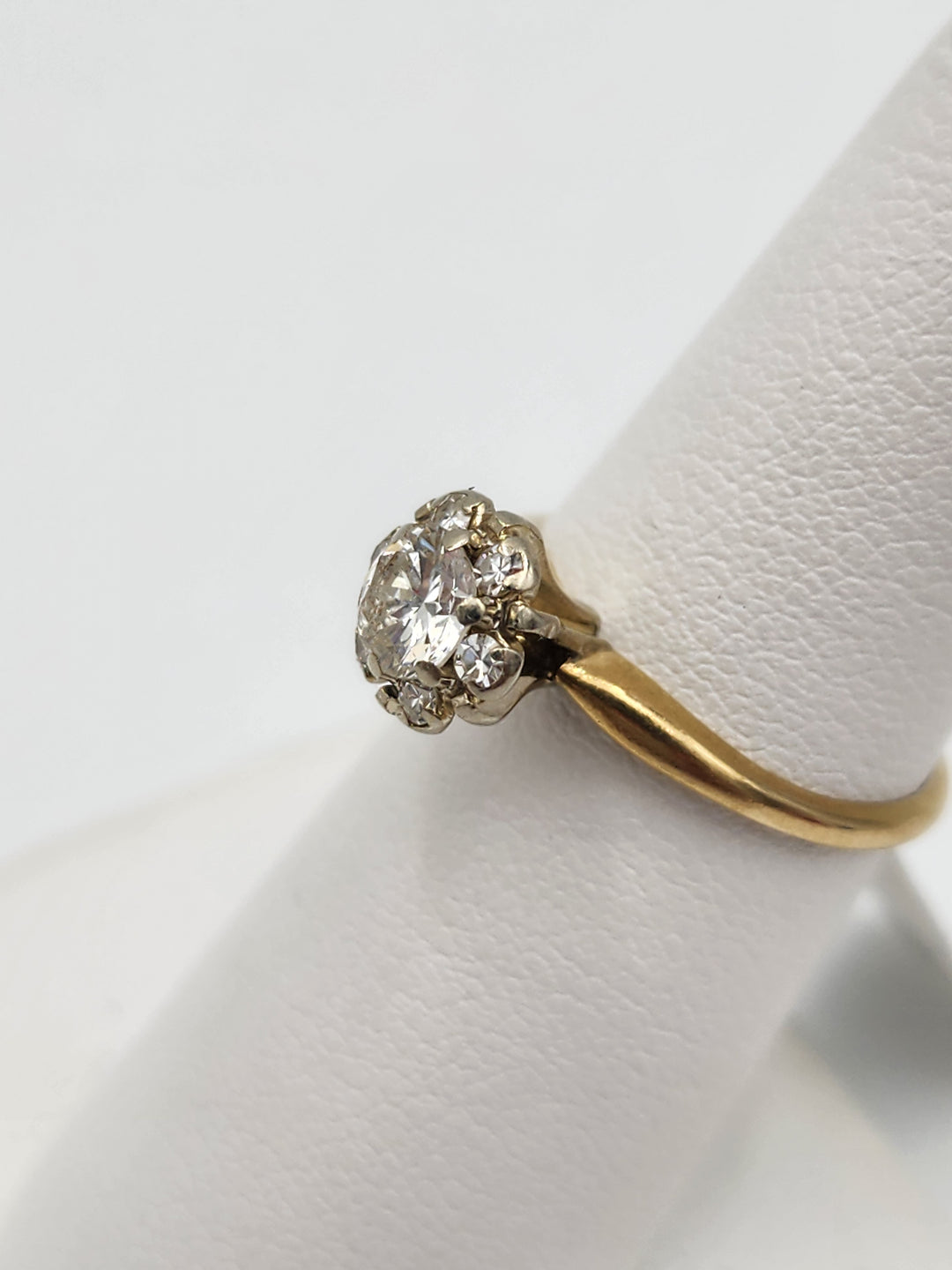 e662 Vintage 14kt Yellow Gold Diamond Cluster Engagement Solitare Ring