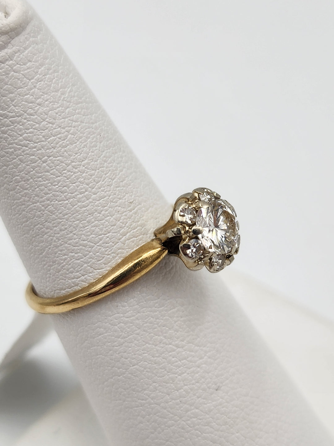 e662 Vintage 14kt Yellow Gold Diamond Cluster Engagement Solitare Ring