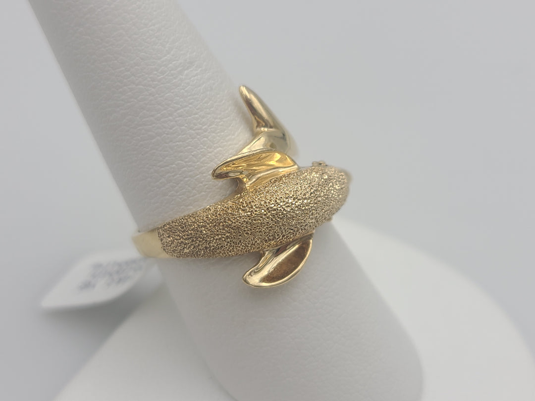 k923 Cute Ladies 14kt Yellow Gold Textured Dolphin Ring