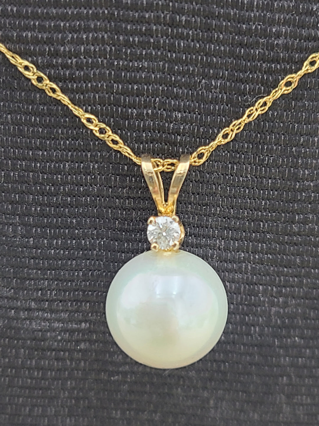 k902 Pretty 14kt Yellow Gold Pearl and Diamond Necklace