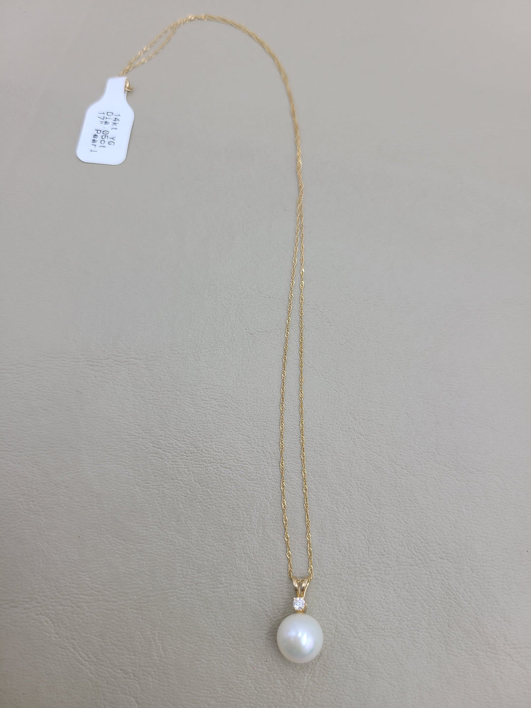k902 Pretty 14kt Yellow Gold Pearl and Diamond Necklace