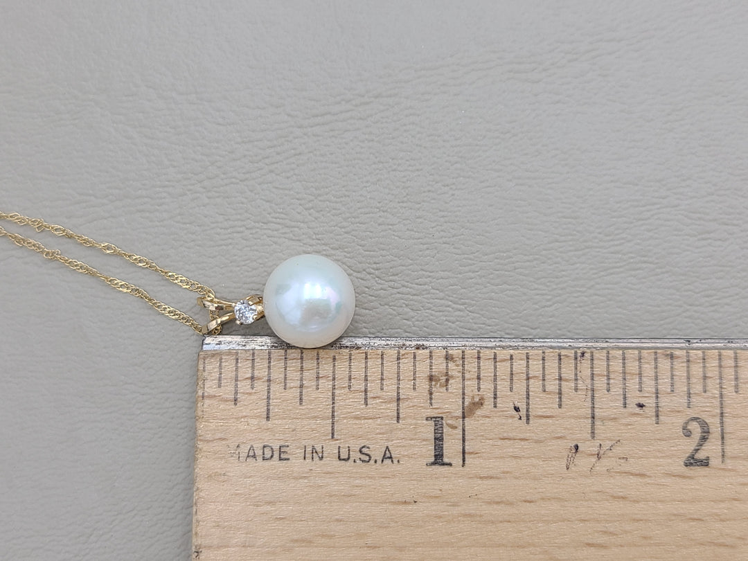 k902 Pretty 14kt Yellow Gold Pearl and Diamond Necklace