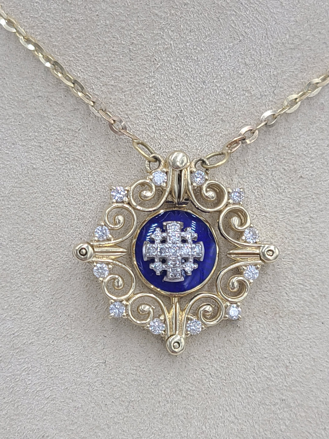 k744 Lovely 14kt Yellow Gold Anbinder Jerusalem 20" Link Necklace and Moveable Diamond and Enamel Pendant