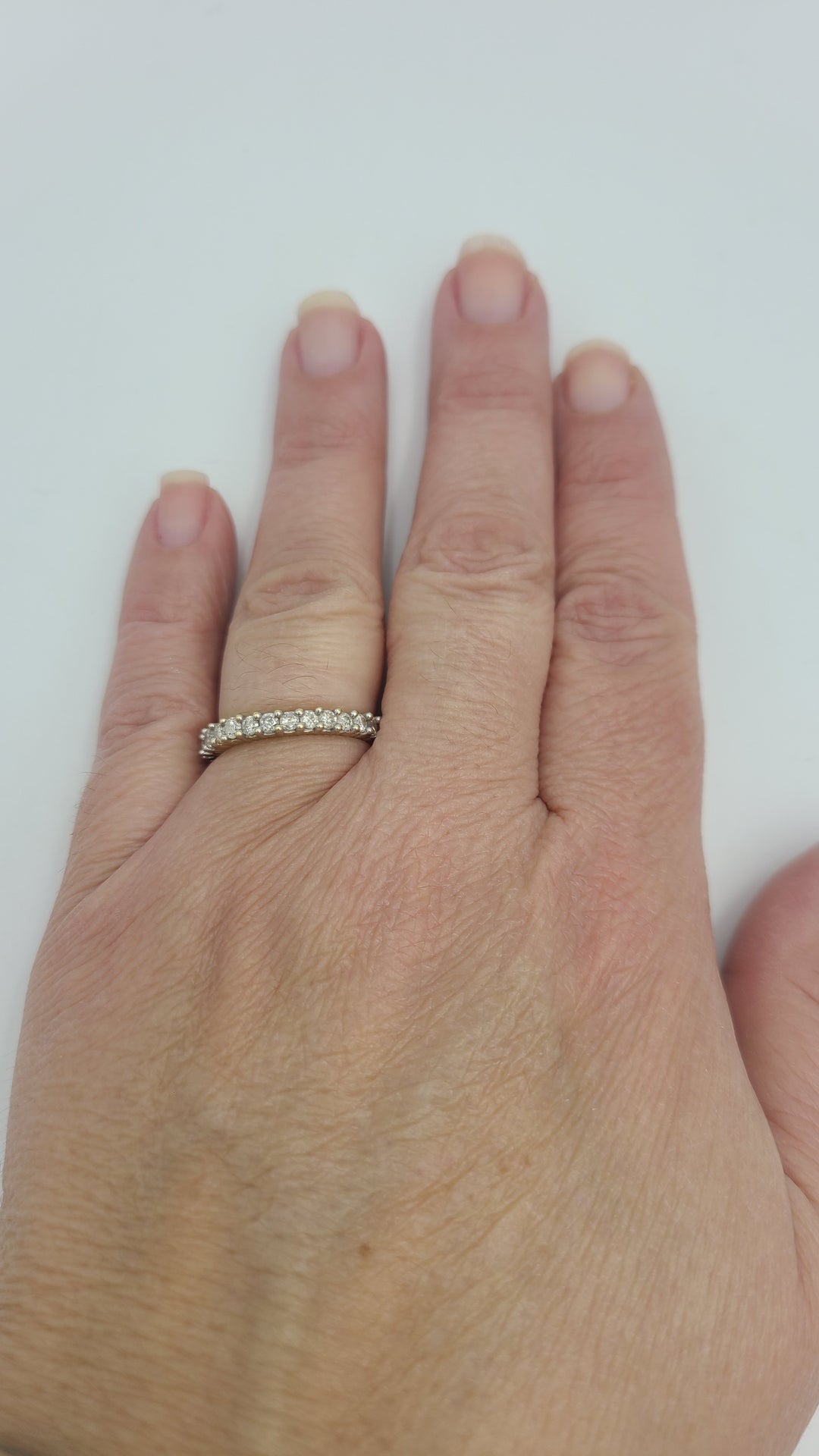 k991 Lovely Ladies 14kt Yellow Gold Diamond Eternity Band