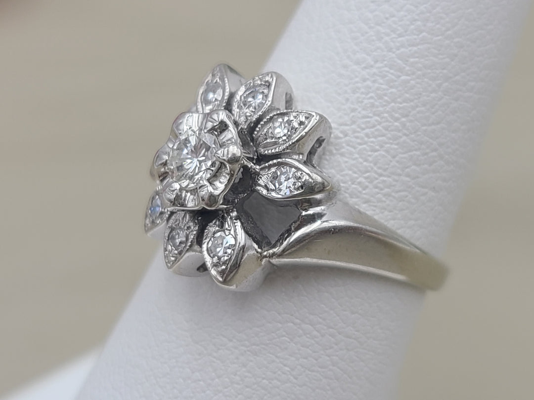 k838 Vintage Ladies 14kt White Gold Flower Style Diamond Ring
