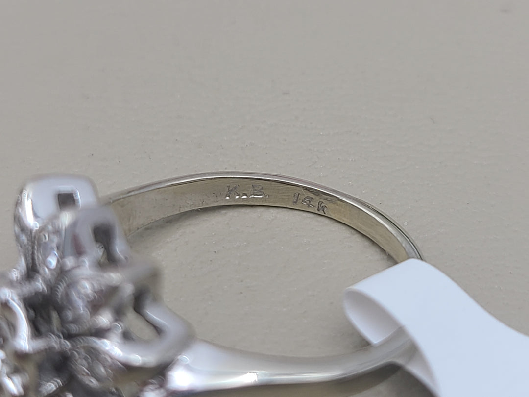 k838 Vintage Ladies 14kt White Gold Flower Style Diamond Ring