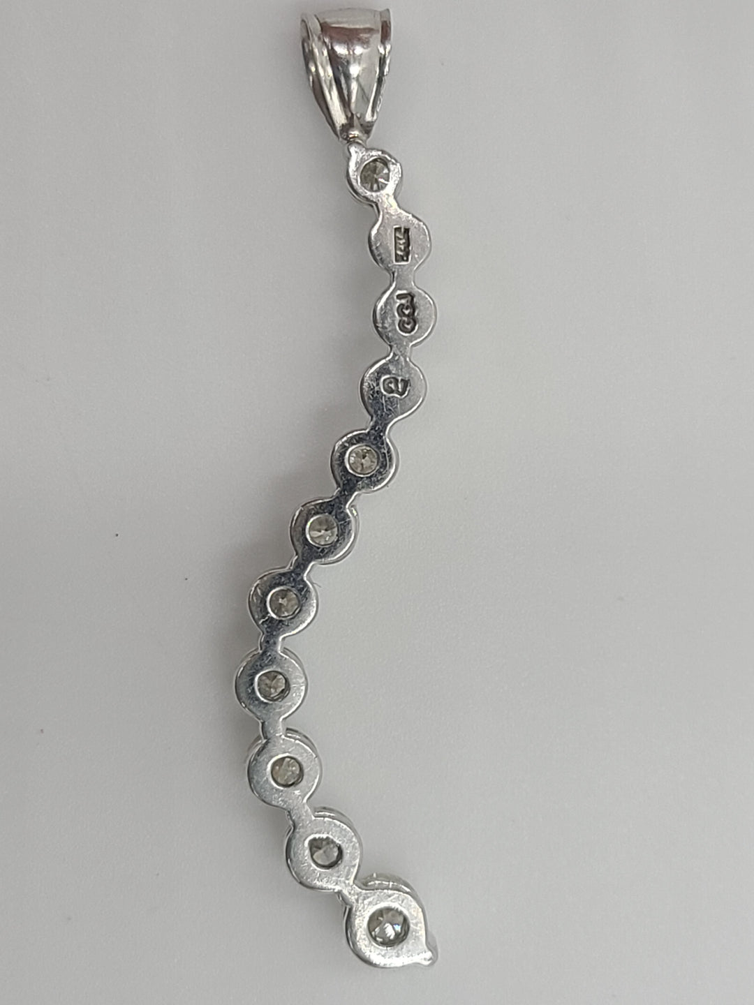 k646 Beautiful Ladies 2ct 14kt White Gold Graduated Diamond Pendant