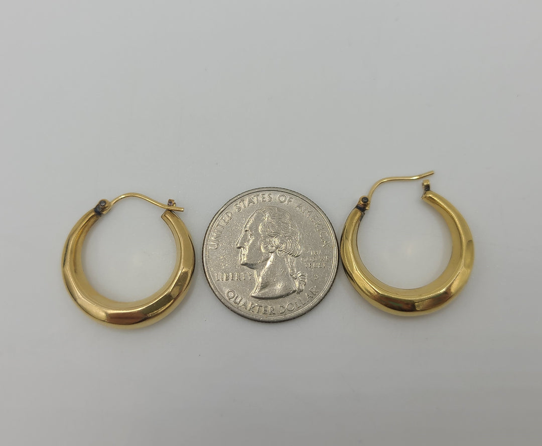 m691 Lovely Beveled 14kt Yellow Gold Hoop Earrings