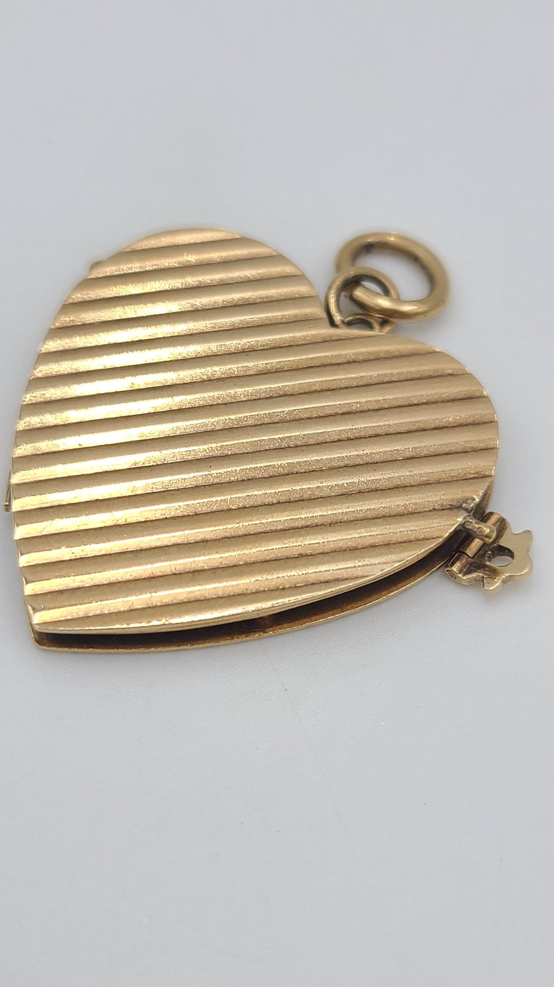 a743 Beautiful Large Heart Shape 14k Yellow Gold Locket