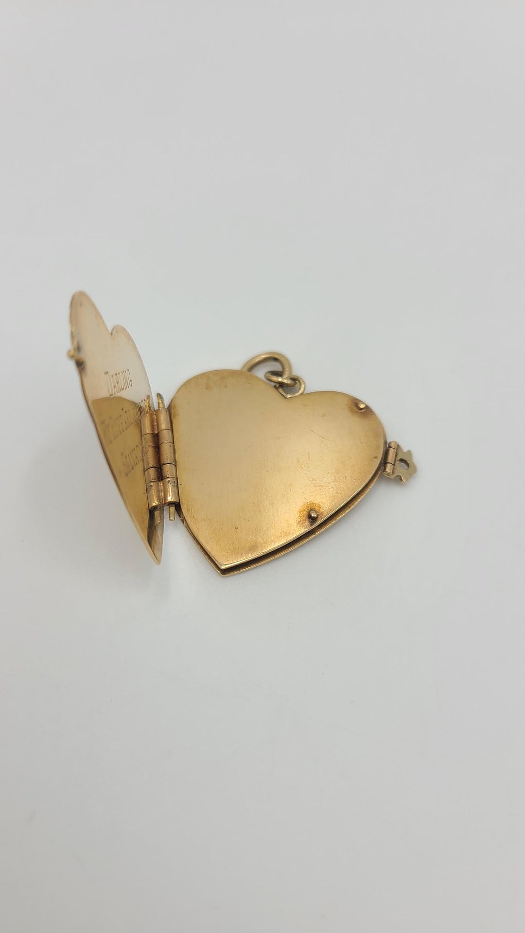 a743 Beautiful Large Heart Shape 14k Yellow Gold Locket