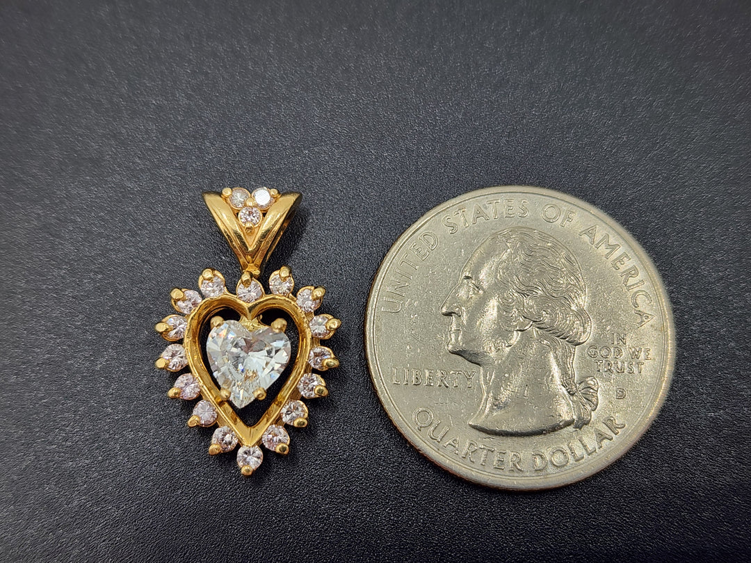 e660 Stunning Ladies 14kt Yellow Gold 1cttw. Diamond Heart Halo Pendant