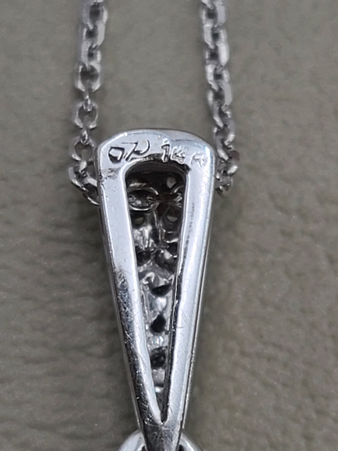 k900 Stunning Ladies 14kt White Gold Diamond Infinity Pendant and 18" Necklace