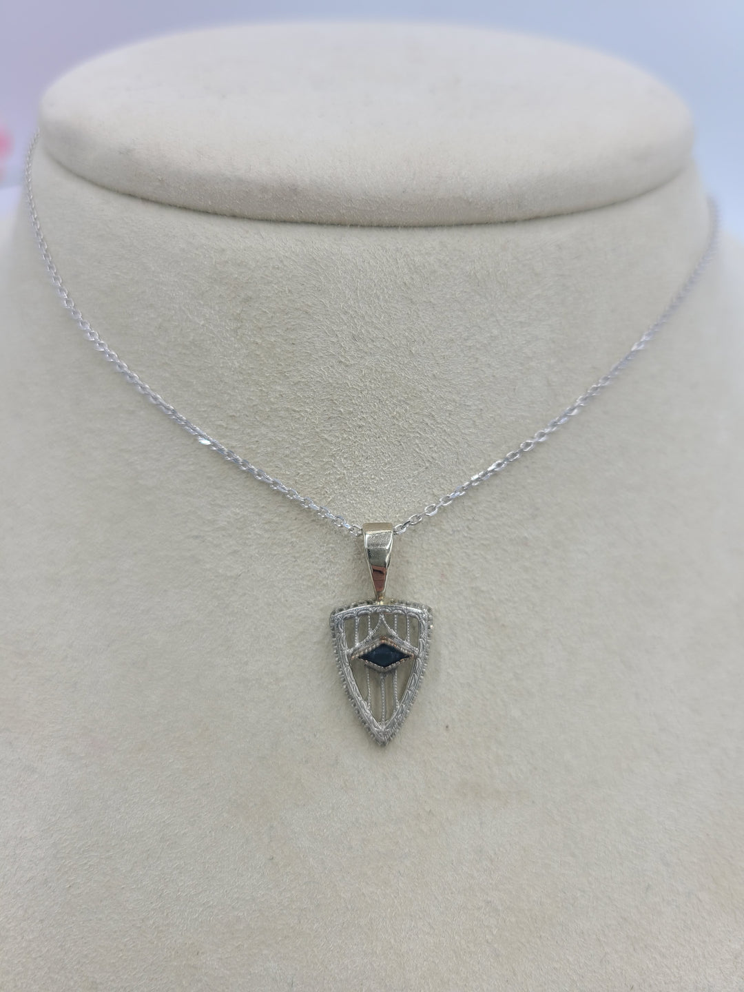 h102 Vintage 14k White Gold Necklace with Iolite in the Center