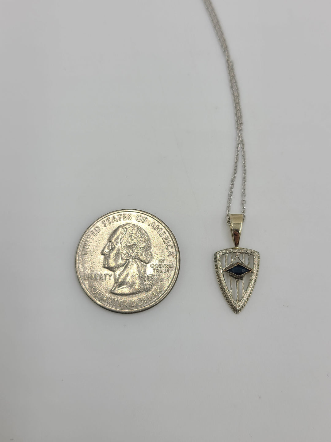 h102 Vintage 14k White Gold Necklace with Iolite in the Center