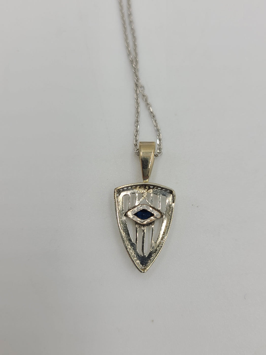 h102 Vintage 14k White Gold Necklace with Iolite in the Center