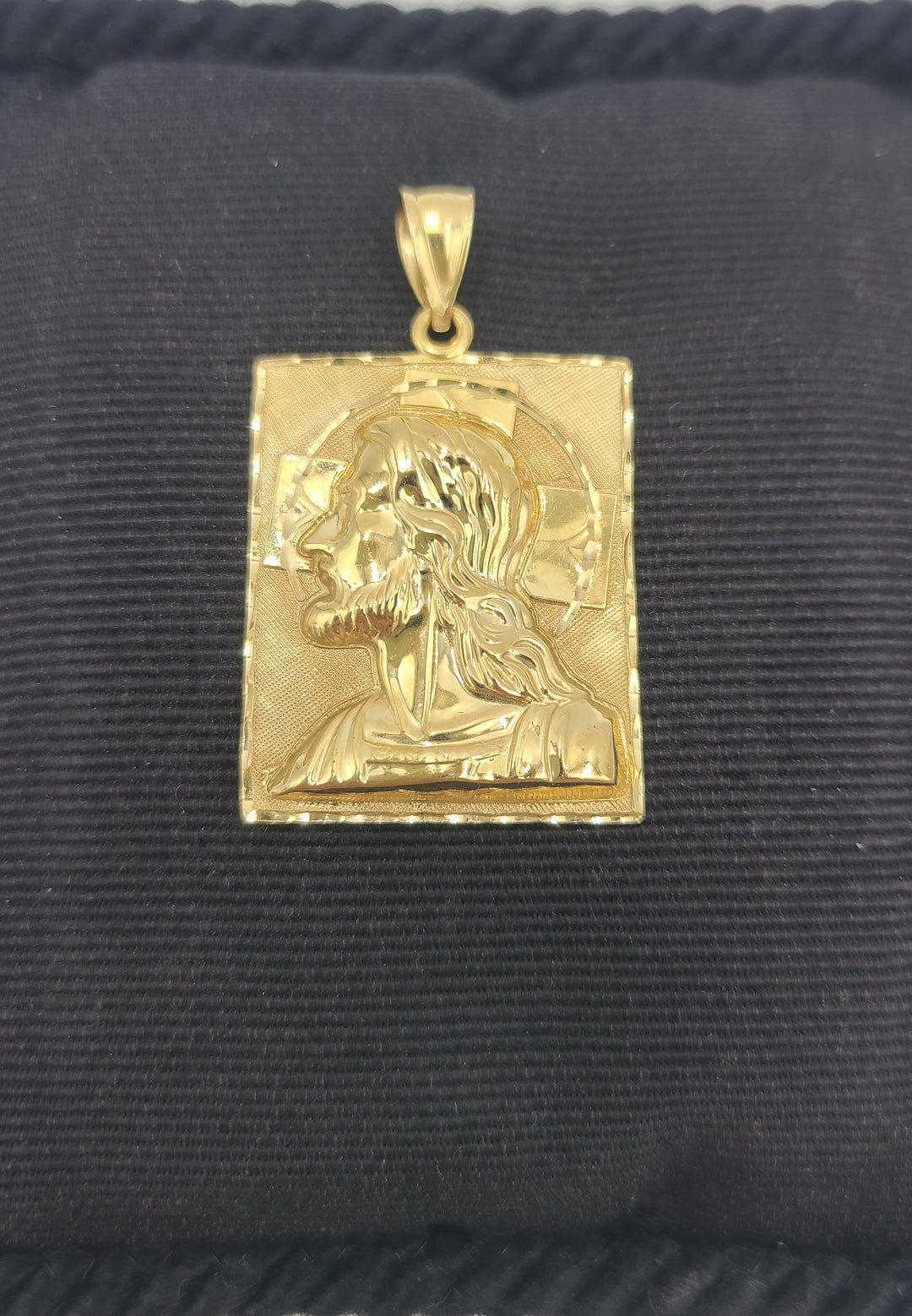 m679 Nice Unisex 14kt Yellow Gold Jesus and Bible Verse Pendant