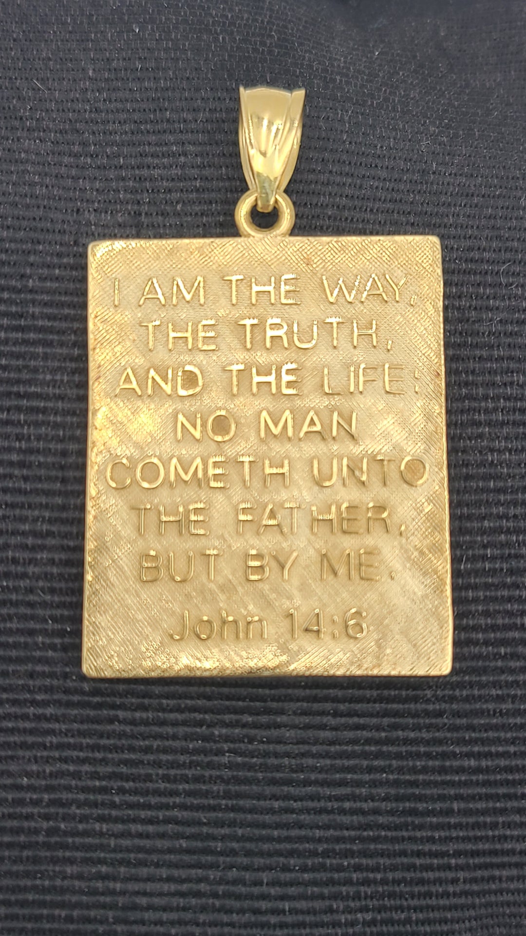 m679 Nice Unisex 14kt Yellow Gold Jesus and Bible Verse Pendant