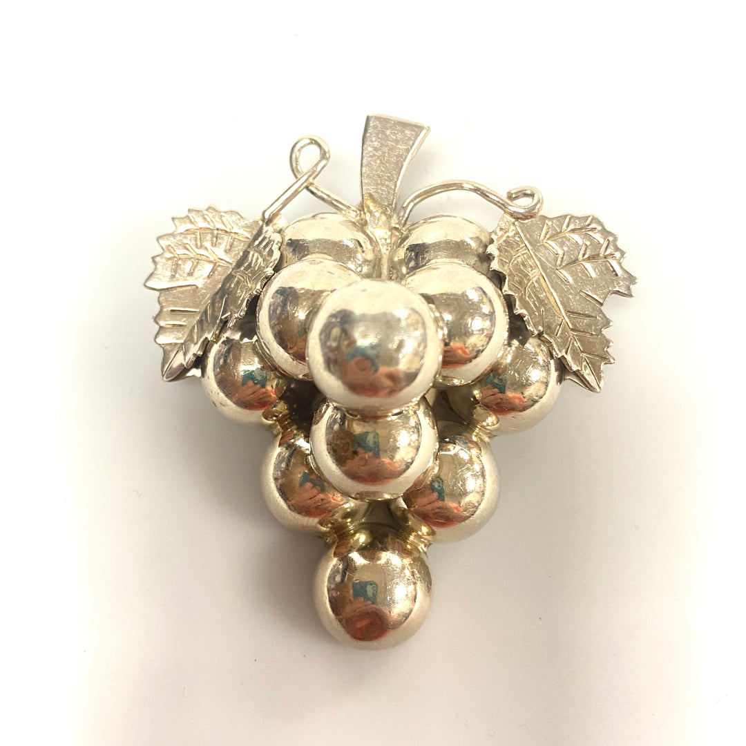 k572 Vintage Sterling Silver Bunch of Grapes Pendant Brooch Pins set of 2