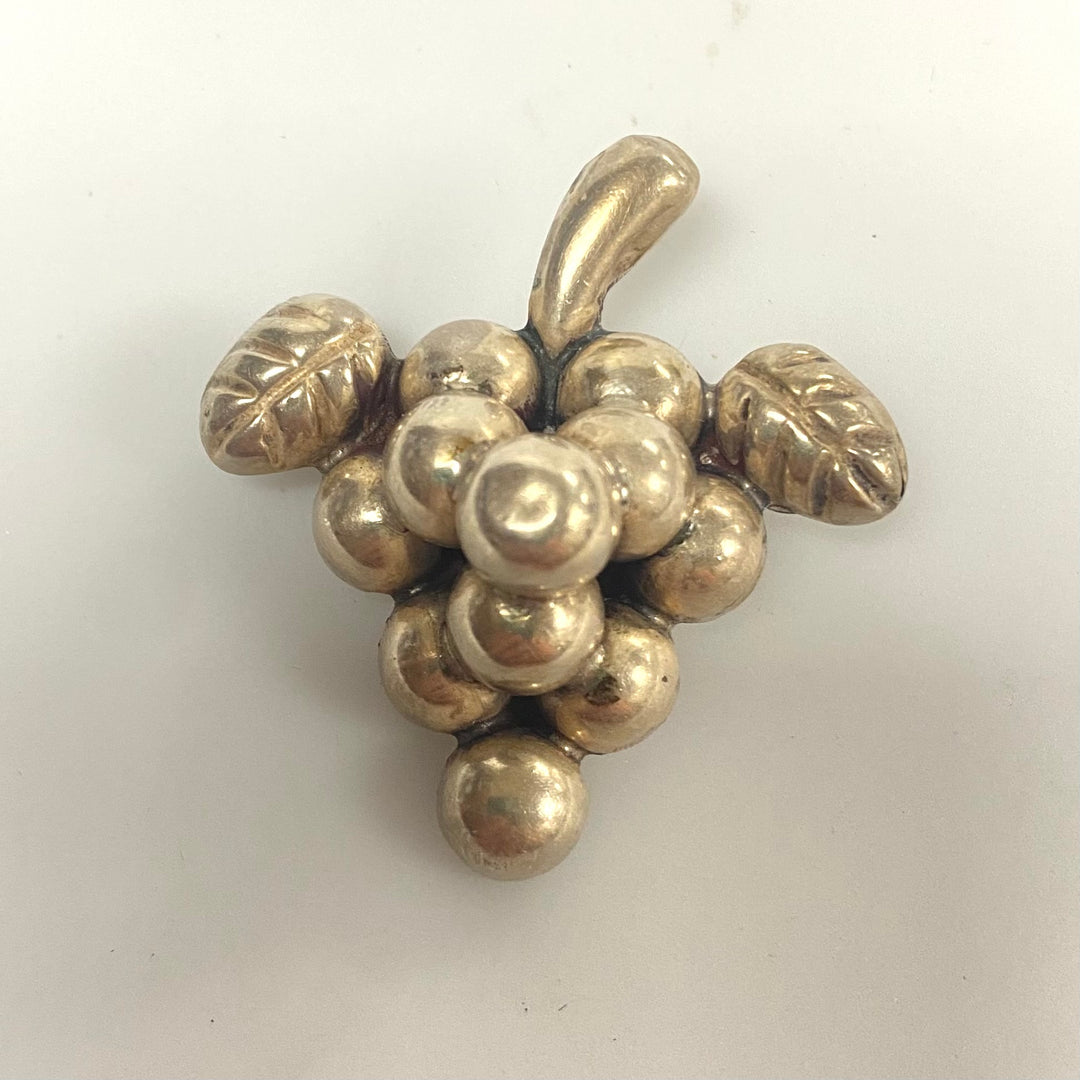 k572 Vintage Sterling Silver Bunch of Grapes Pendant Brooch Pins set of 2