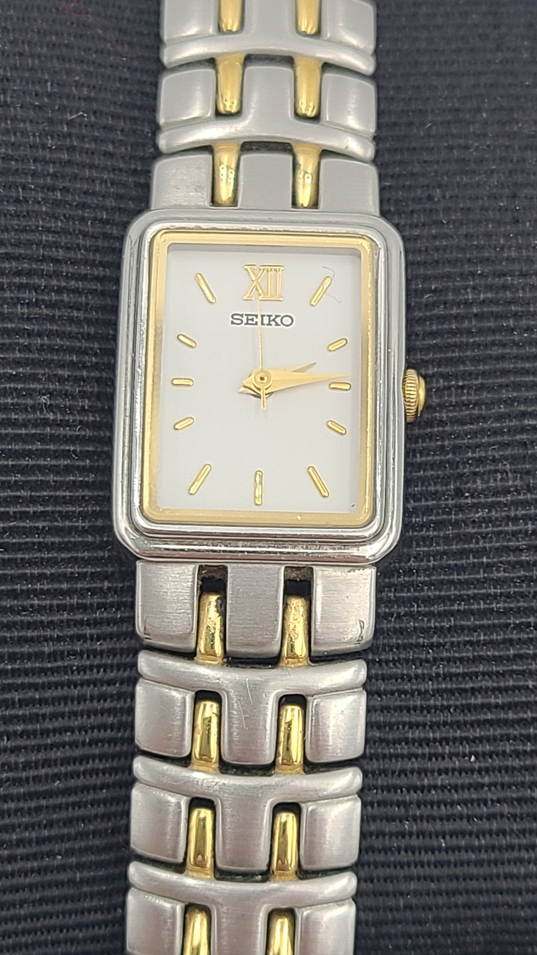 k986 Simple Ladies Two Tone Stainless Steel Seiko Quartz Wristwatch
