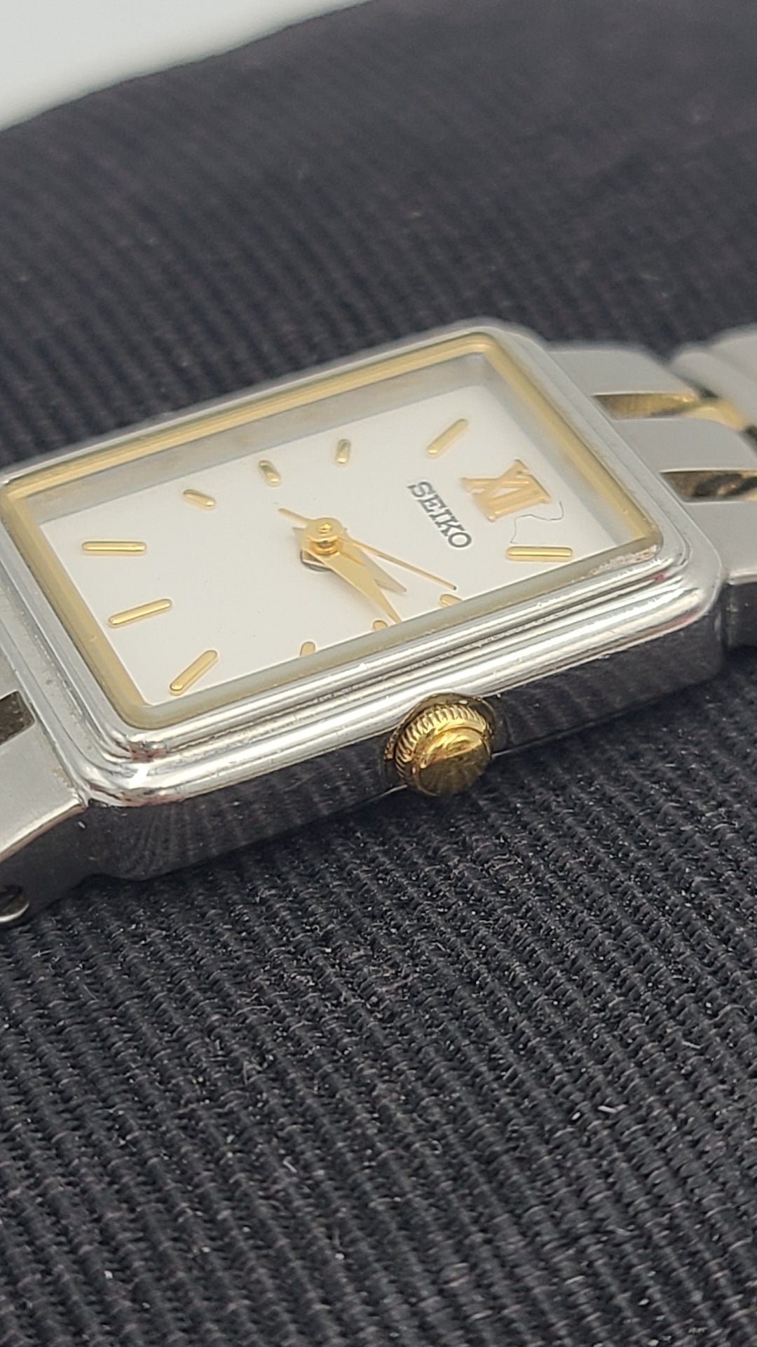 k986 Simple Ladies Two Tone Stainless Steel Seiko Quartz Wristwatch