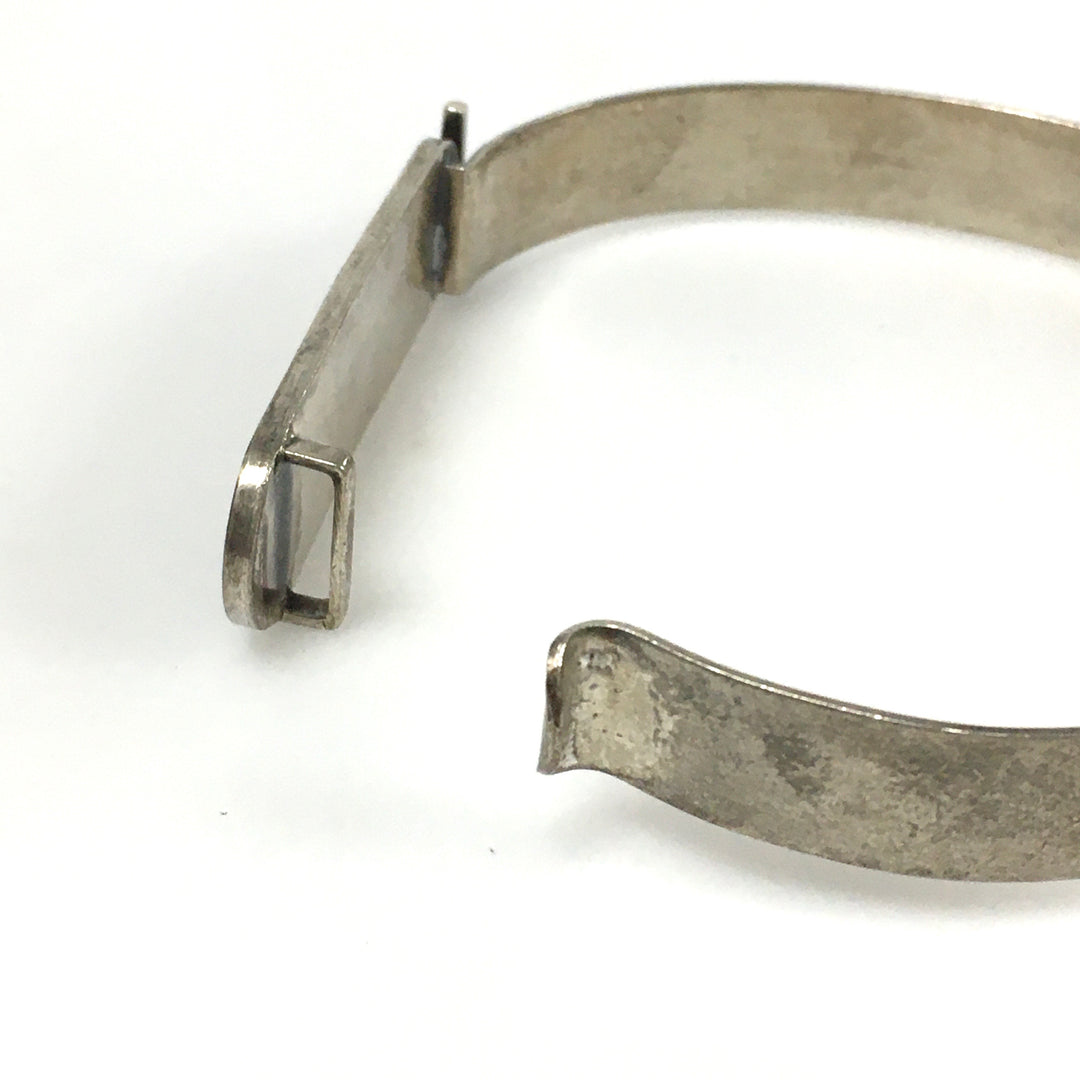 m741 Vintage Egyptian Oval Shaped Cartouche Silver Hinged Bangle Bracelet 7.5"