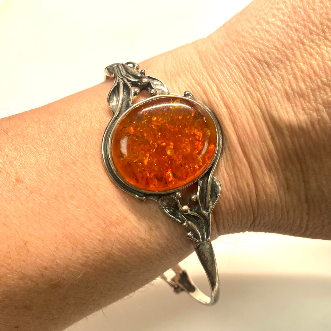 m745 Vintage Oval Natural Baltic Amber Leaf 925 Sterling Silver Bangle Bracelet