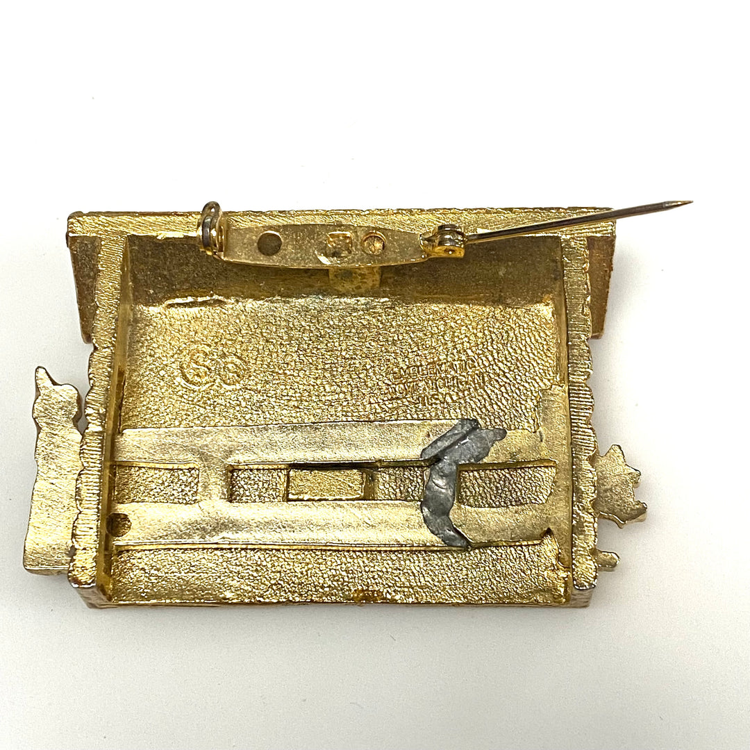 m748 Vintage Lions International Trading Pin Club (LITPC) Log Cabin Lapel Pin
