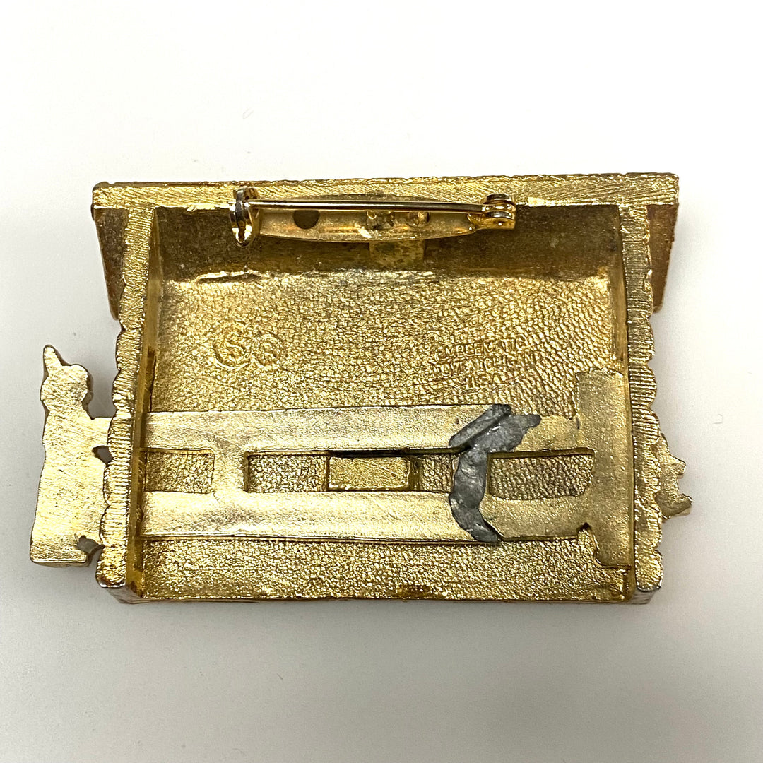 m748 Vintage Lions International Trading Pin Club (LITPC) Log Cabin Lapel Pin